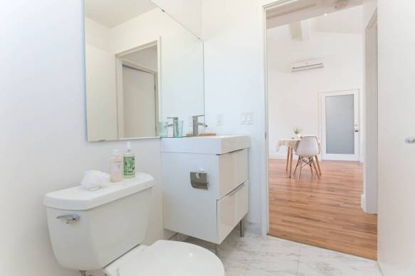 00909_eKwTVBq90pT_1200x900